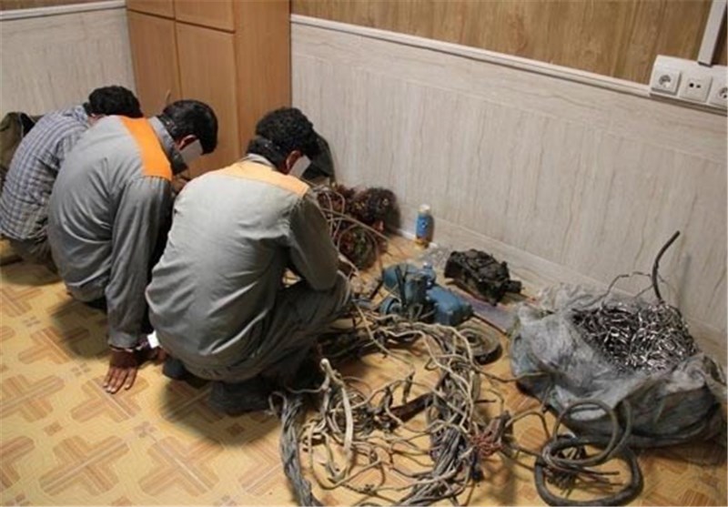 دستگیری سارقان کابل‌های برق در چاروسا