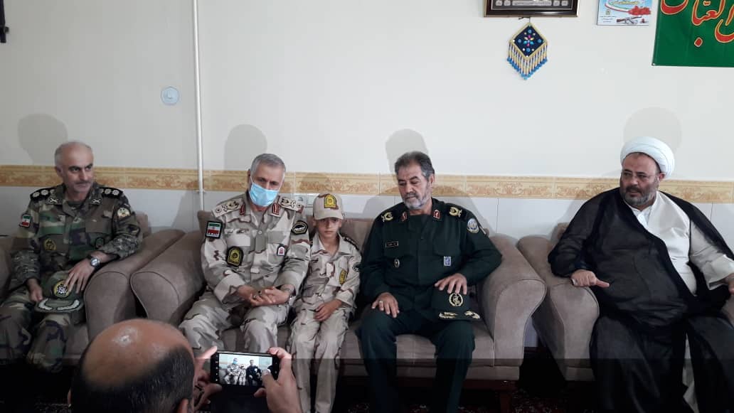 دیدار فرمانده مرزبانی ناجا با خانواده شهید محمدی نسب دیدار فرمانده مرزبانی ناجا با خانواده شهید محمدی نسب