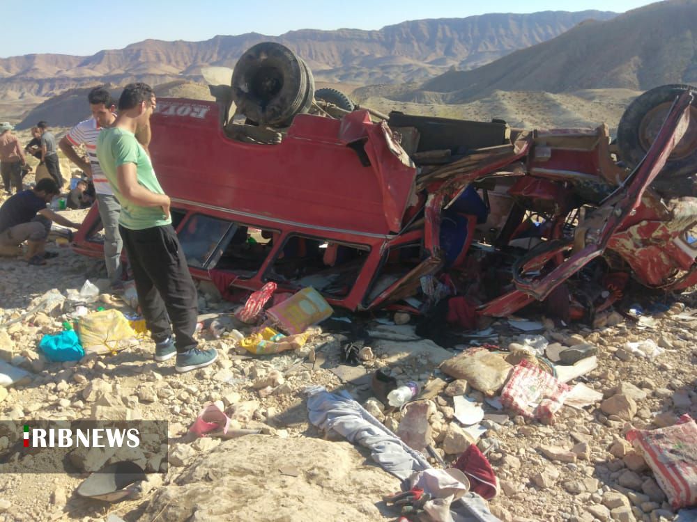 حادثه سقوط مینی بوس به دره در استان بوشهر چند کشته و مجروح داشت