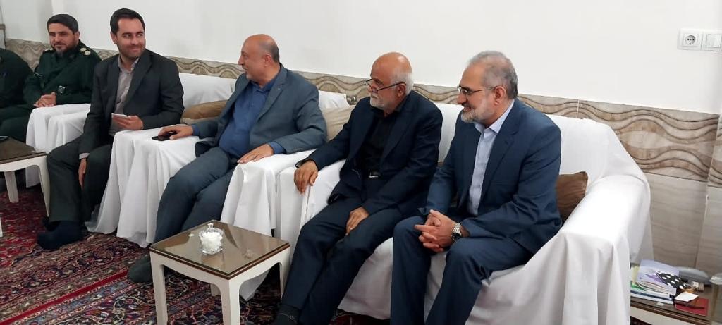 دیدار معاون امور مجلس رئیس جمهور با خانواده شهدا در تاکستان