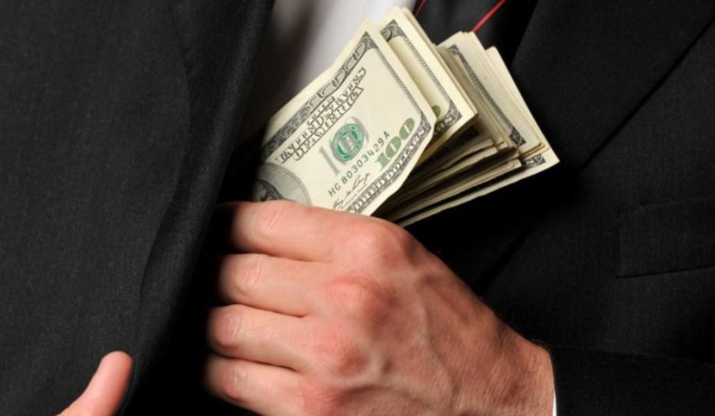 کشف اخذ رشوه ۴۵ هزار دلاری مأمور متخلف مالیاتی کشف اخذ رشوه ۴۵ هزار دلاری مأمور متخلف مالیاتی