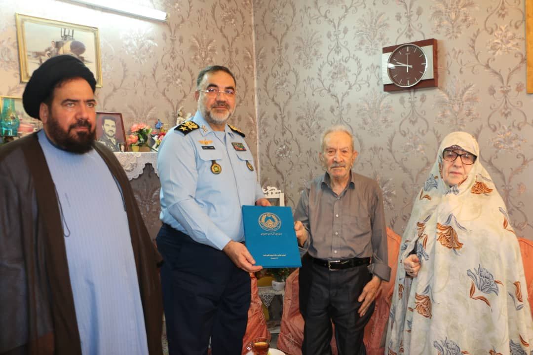 دیدار امیر سرتیپ واحدی با خانواده شهیدان ناصری و دمیریان