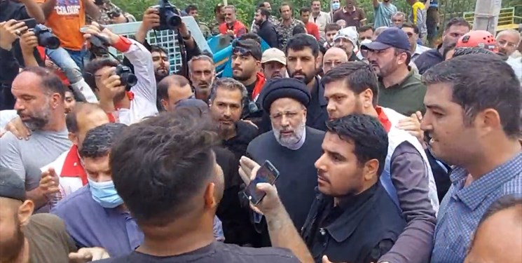 حضور رئیس جمهور در مناطق سیلزده فیروزکوه حضور رئیس جمهور در مناطق سیلزده فیروزکوه