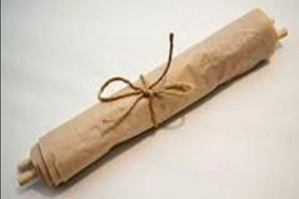 اهدای سند تاریخی دوره صفویه به مرکز اسناد آستان قدس رضوی