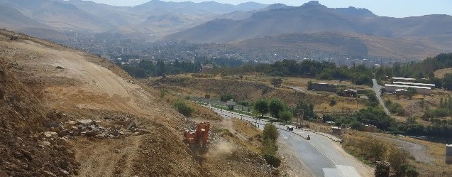 آغاز مرحله دوم عملیات ساخت کمربندی تاج سد مهاباد
