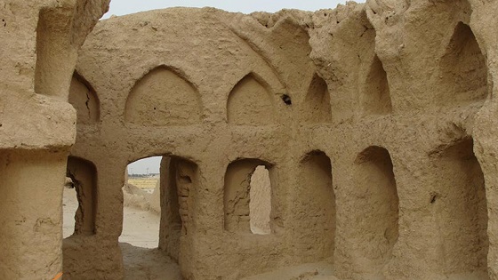 جابه‌جایی ریل راه‌آهن از محوطه تپه‌ حصار دامغان