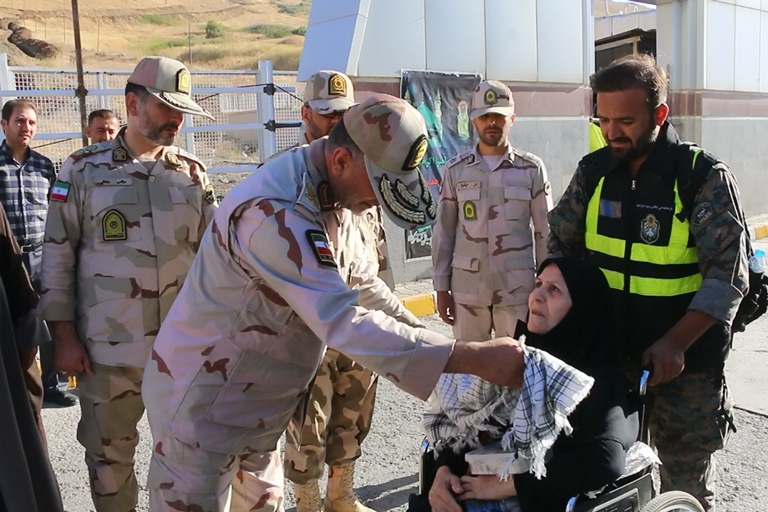 خدماترسانی مرزبانان به زائران در مرز تمرچین پیرانشهر خدماترسانی مرزبانان به زائران در مرز تمرچین پیرانشهر