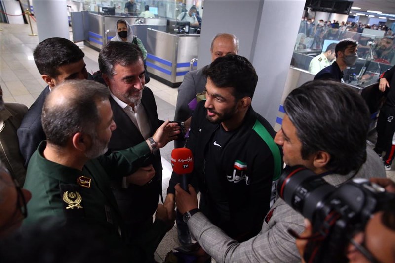 بازگشت تیم ملی کشتی آزاد به کشور با استقبال گرم