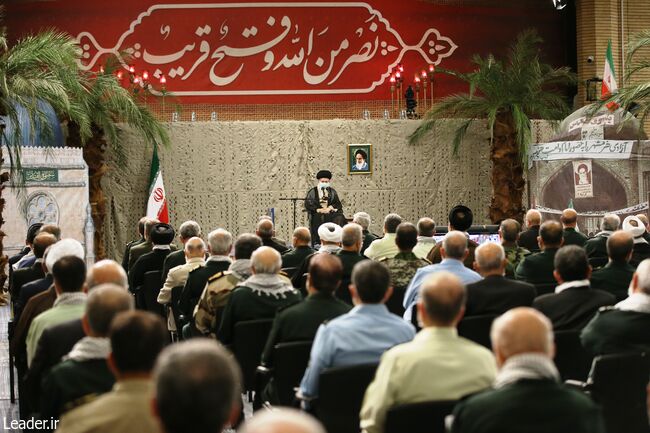 در زمینه شناسایی فرصت های دفاع مقدس برای کشور بسیار کار شود