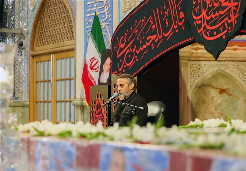 آیین وداع با پیکر شهید اغتشاشات اخیر در حرم امام رضا(ع) آیین وداع با پیکر شهید اغتشاشات اخیر در حرم امام رضا(ع)