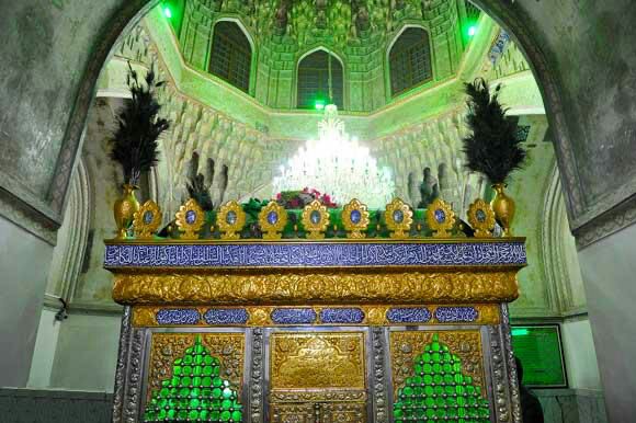 غبار روبی آستان مقدس امام زاده سید غیاث الدین محمد