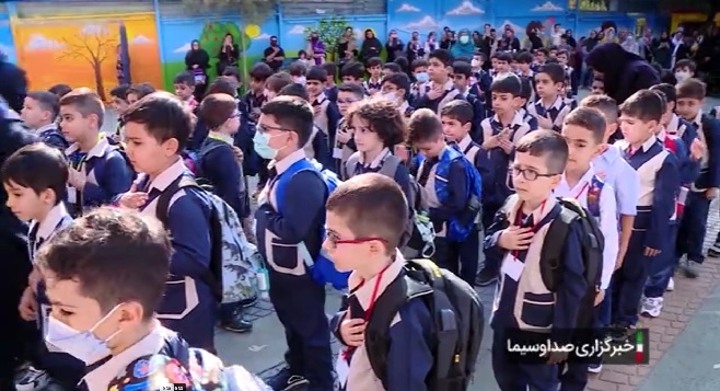 پسران کلاس اولی در مدرسه