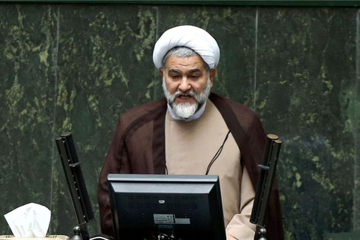 زاهدی وفا در نظرات خود اقتصاد امپریالیستی را مطرح می‌کند