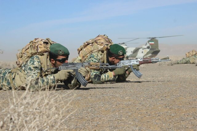 دومین روز رزمایش ارتش در پسوه و پیرانشهر/ ارتقای آمادگی رزمی یگانها برای عملیات شبانه دومین روز رزمایش ارتش در پسوه و پیرانشهر/ ارتقای آمادگی رزمی یگانها برای عملیات شبانه