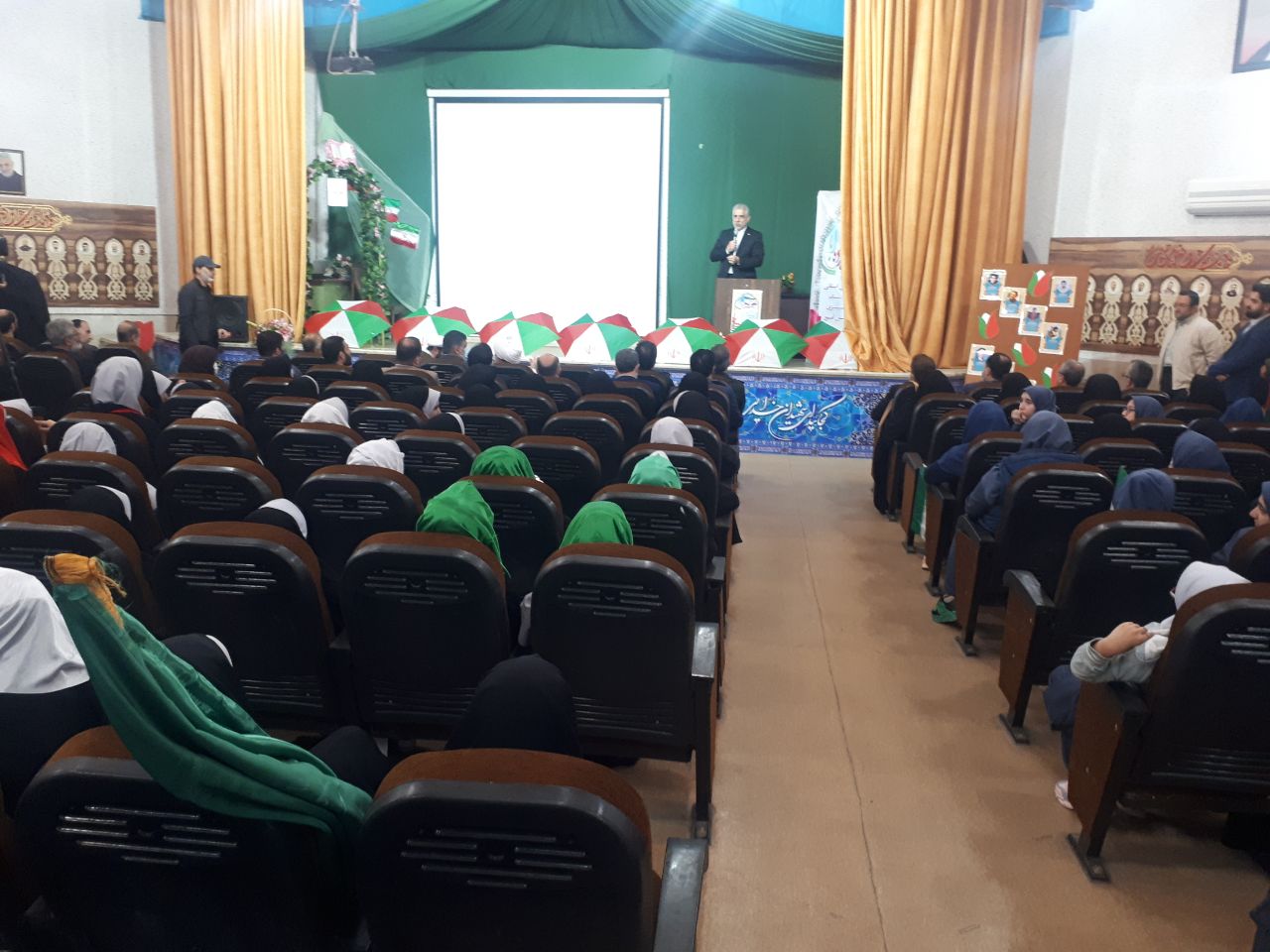 نواخته شدن زنگ استکبار ستیزی در مدارس گیلان نواخته شدن زنگ استکبار ستیزی در مدارس گیلان