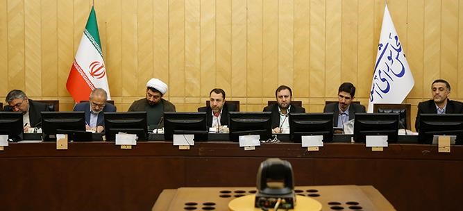 تداوم جلسات فراکسیون اکثریت مجلس با رئیس کل بانک مرکزی در موضوع التهابات بازار ارز