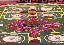 بزرگترین فرش سرگل خاورمیانه در محلات رونمایی میشود بزرگترین فرش سرگل خاورمیانه در محلات رونمایی میشود