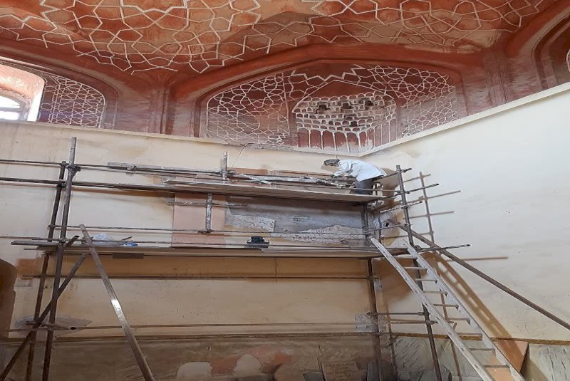 مرمت اضطراری تزئینات مزار قطب‌الدین‌حیدر