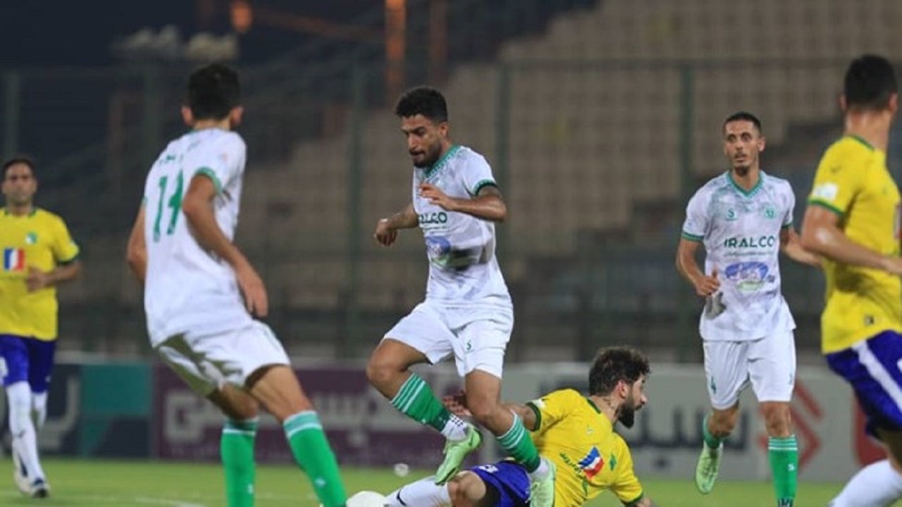 تساوی پیکان مقابل صنعت نفت در دقایق پایانی تساوی پیکان مقابل صنعت نفت در دقایق پایانی