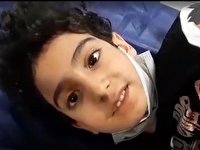 ایران و آرتین ایستاده‌اند