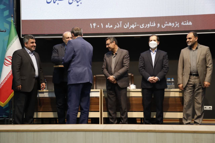 تجلیل  از برگزیدگان حوزه ارتباط با صنعت و جامعه