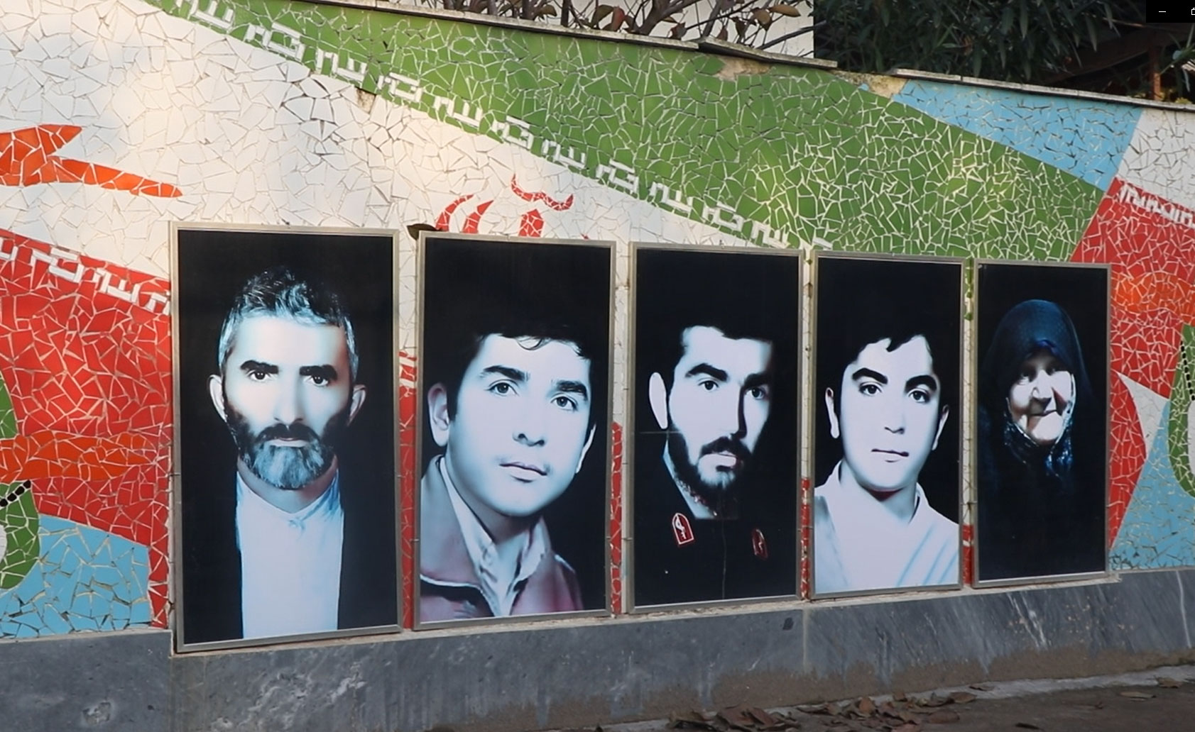 عیادت استاندار گیلان از مادر شهیدان یوسفی