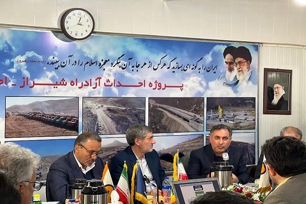 صرفه جویی سالانه ۳ هزار میلیارد تومان سوخت با افتتاح آزادراه شیراز- اصفهان
