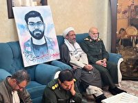 دیدار فرمانده سپاه امام رضا (ع) با خانواده شهید مدافع امنیت در مشهد دیدار فرمانده سپاه امام رضا (ع) با خانواده شهید مدافع امنیت در مشهد