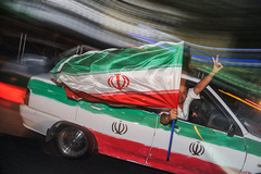 مشهد مقدس غرق در شور و شادی از برد تیم ملی فوتبال