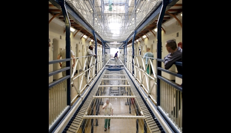 پرشدن زندان هاي انگليس