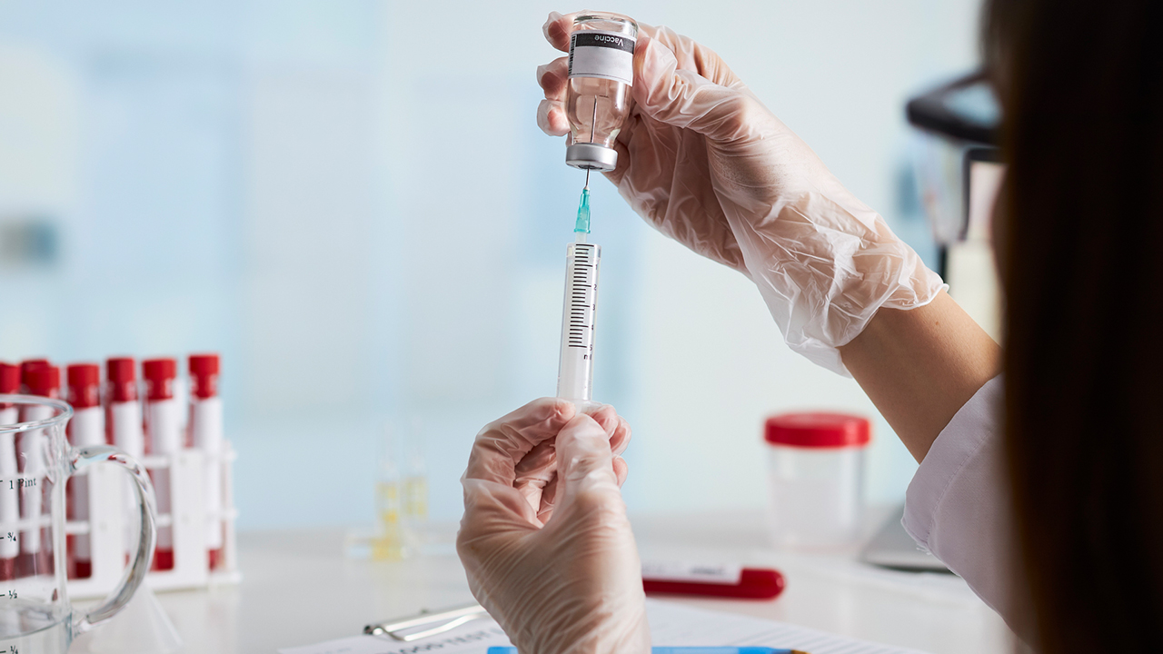فعالیت مراکز واکسیناسیون و تست کرونا در کرمانشاه