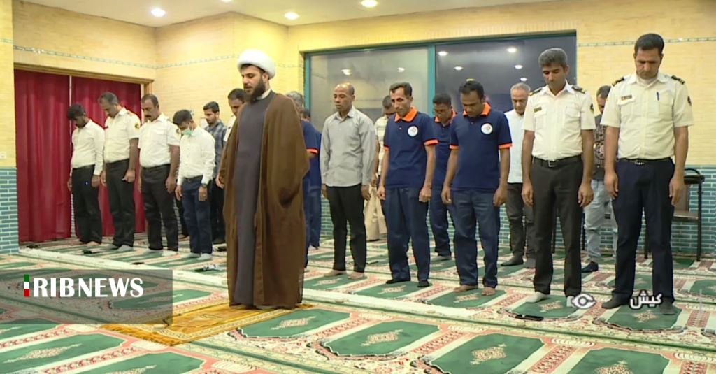 گلبانگ اذان و برپایی نمازجماعت در بازار‌های کیش