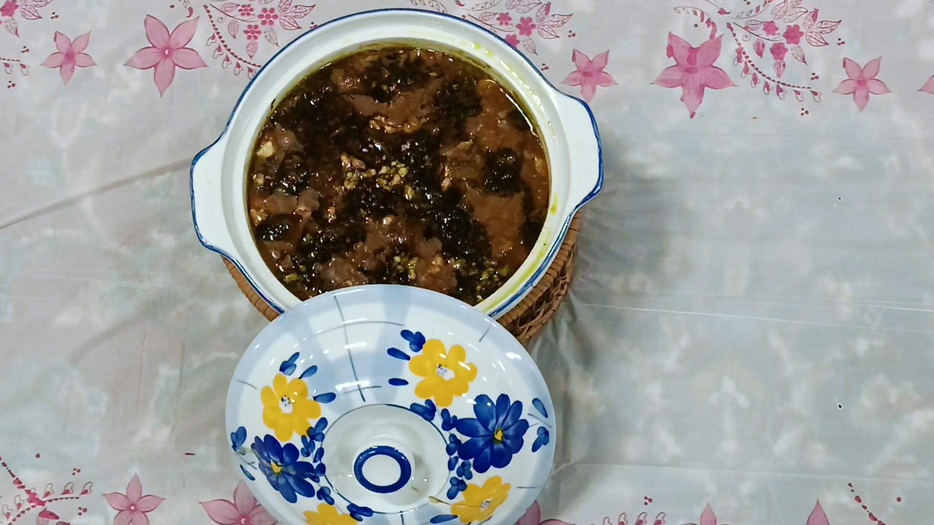 برگزاری جشنواره غذایی افطارانه در روستای عمان