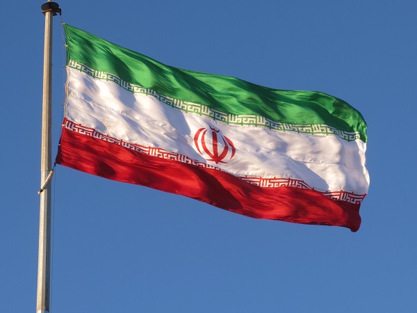اهتزاز پرچم جمهوری اسلامی ایران در بوستان غدیر بندرعباس