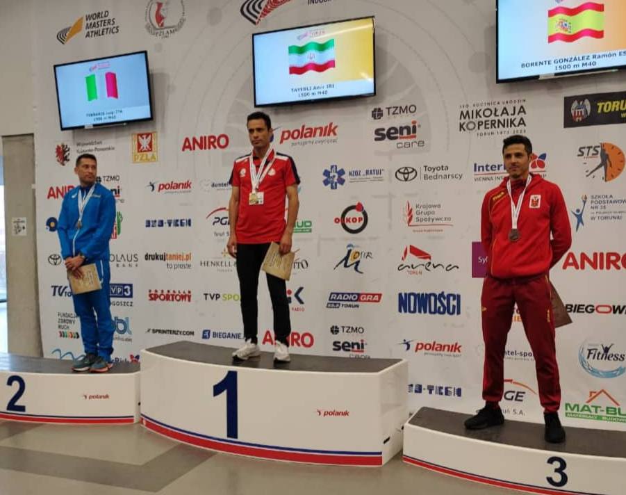 طلای طیب لی در ماده ۱۵۰۰ متر دو و میدانی داخل سالن پیشکسوتان جهان