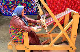 قاسم آباد؛ روستای جهانی چادر شب بافی