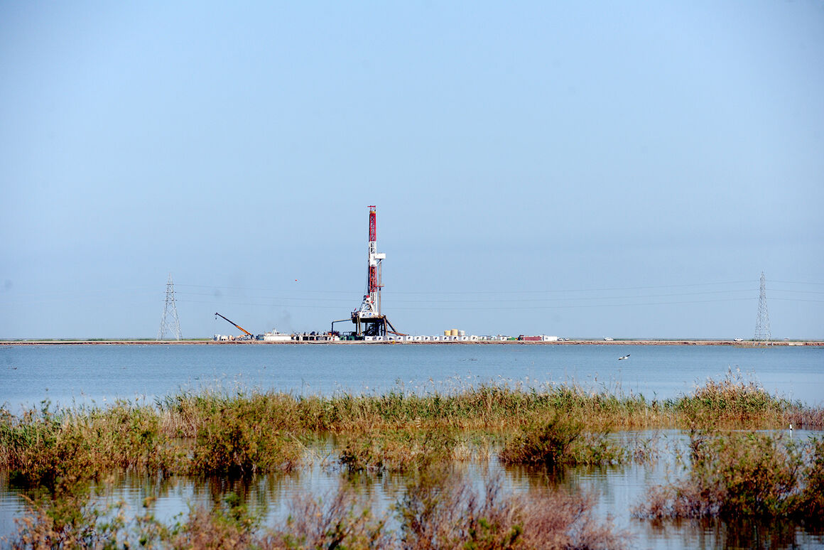 فعالیتهای نفتی در تالاب هورالعظیم با اولویت حفظ محیط زیست فعالیتهای نفتی در تالاب هورالعظیم با اولویت حفظ محیط زیست