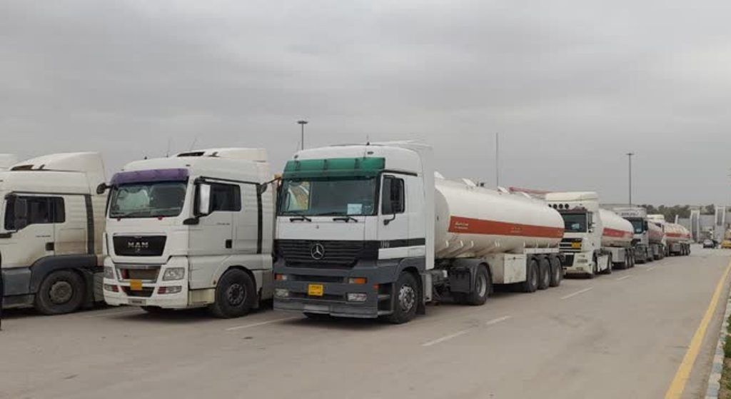 عبور روزانه بیش از ۳۰۰ دستگاه تانکر سوخت از طریق مرز پرویزخان