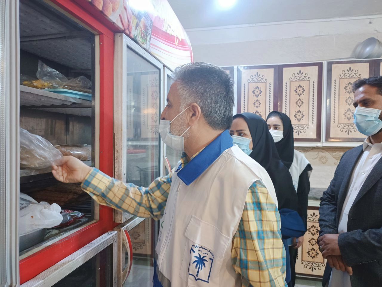 معدوم بیش از 11 تن مواد غذایی فاسد و تاریخ مصرف گذشته در ایرانشهر