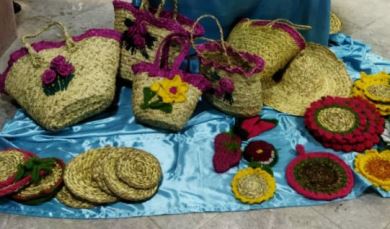 نمایشگاه صنایع دستی و شیرینی محلی در صومعه سرا