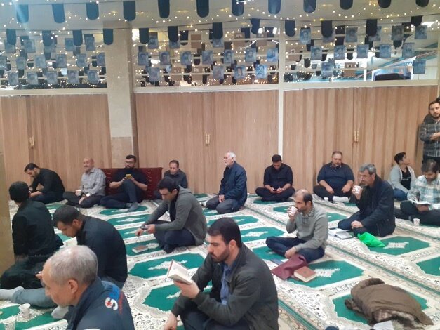 مقبره شهدای گمنام، میزبان شب زنده داران