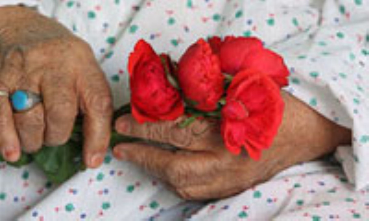 با خوبی کردن به پدر ومادر بهشتی شوید با خوبی کردن به پدر ومادر بهشتی شوید