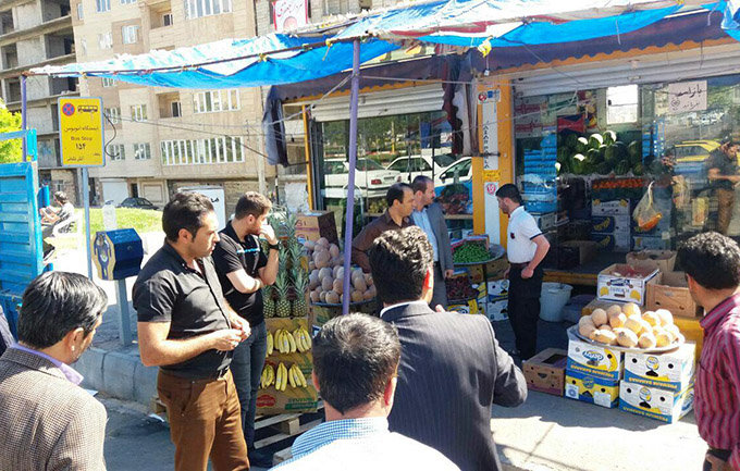 معابر محله دارایی تبریز در تسخیر دستفروشان معابر محله دارایی تبریز در تسخیر دستفروشان