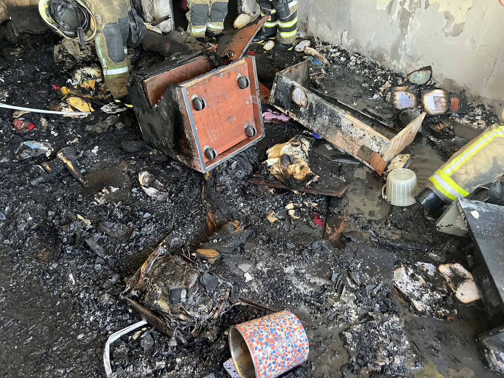 مهار آتش سوزی در ساختمان ۱۱ طبقه شهرک اکباتان