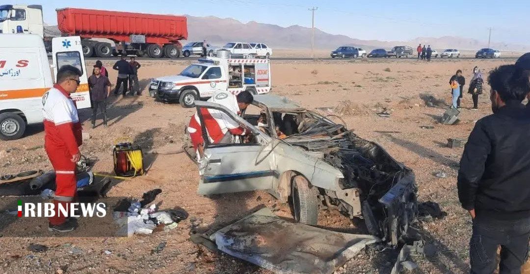 ۴ مصدوم و یک فوتی در واژگونی سواری پژو در جاده آباده ـ اصفهان