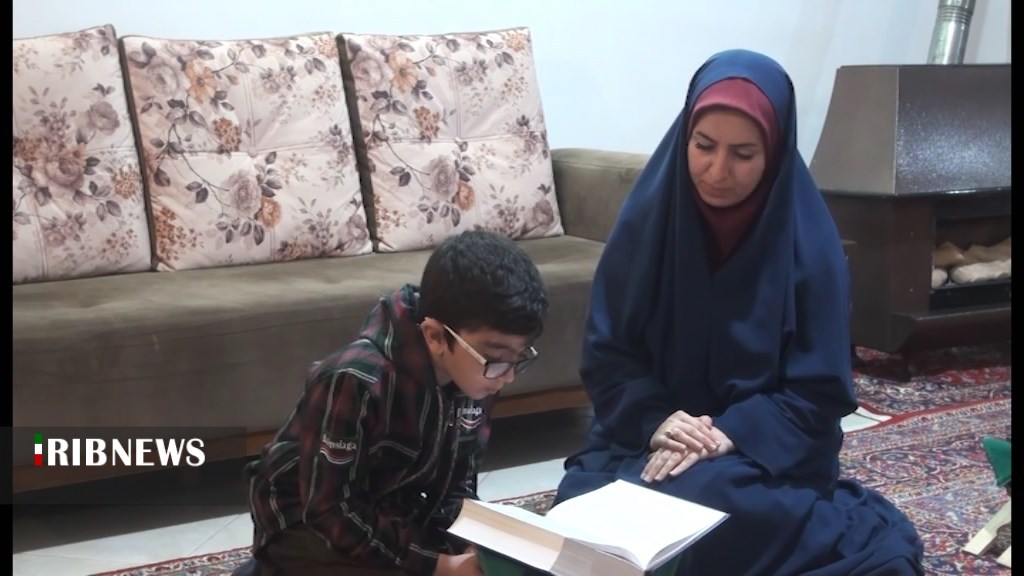 برگزاری جلسات قرآنی خانگی با بیش از ۴۰ سال سابقه
