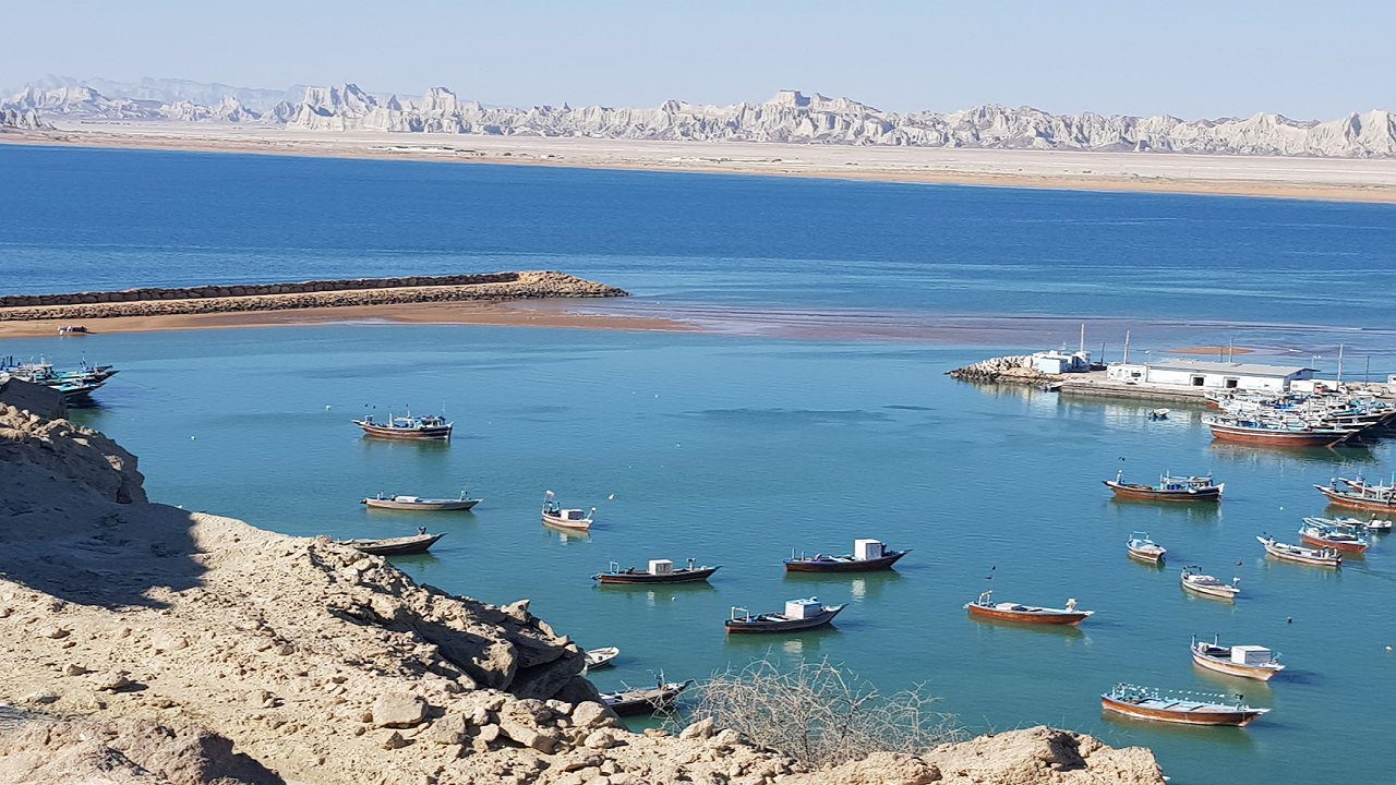 فعالیت ۴ فروند شناور گردشگری در بندر امام خمینی و سجافی