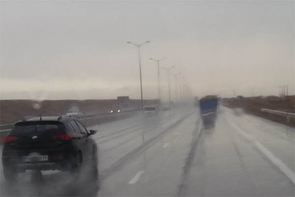 جاده های استان کرمانشاه لغزنده است