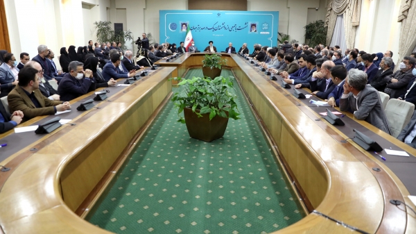 دانشمندان علاوه بر تلاش‌های علمی برای رفع مشکلات کشور راهکار ارائه کنند