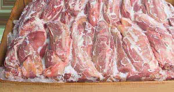 تاکید معاون استاندار بر ذخیره‌سازی مناسب مرغ و گوشت در استان